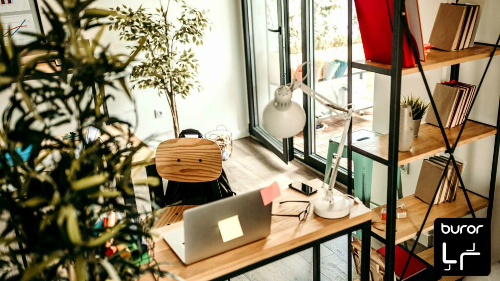 Comment optimiser un petit espace de bureau ? 1 petit bureau cosy et chaleureux