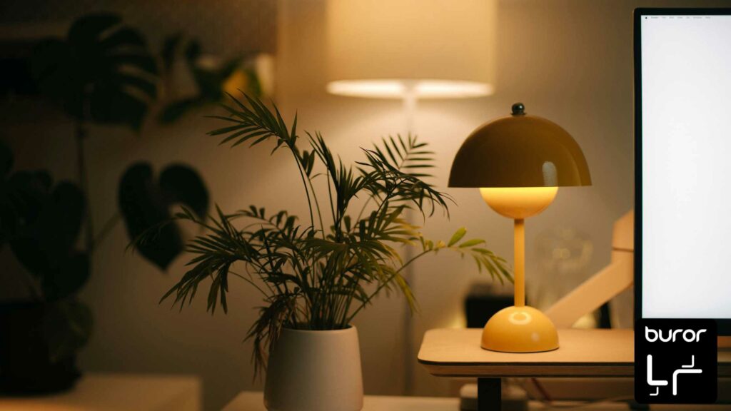 Créer une ambiance chaleureuse au bureau grâce à la déco : le guide complet 2 lampe de bureau