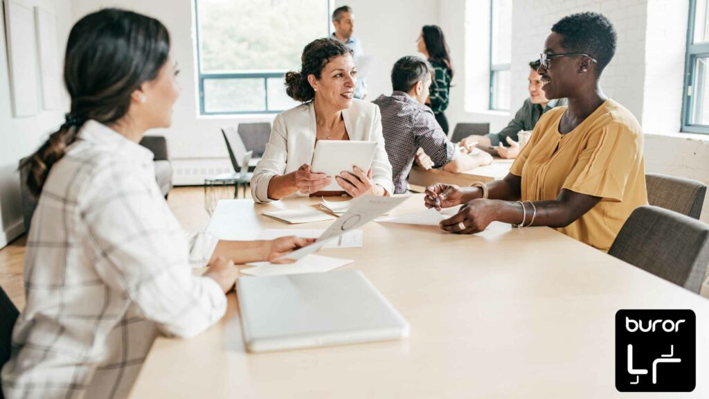 Espaces collaboratifs : comment les concevoir efficacement ? 3 réunion dans des espaces collaboratifs